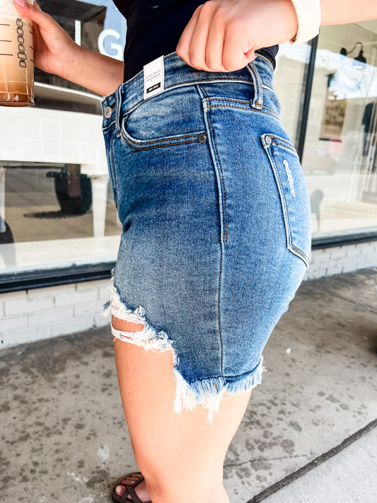 Lateral Gig | Daisy Distressed Judy Blue Denim Shorts